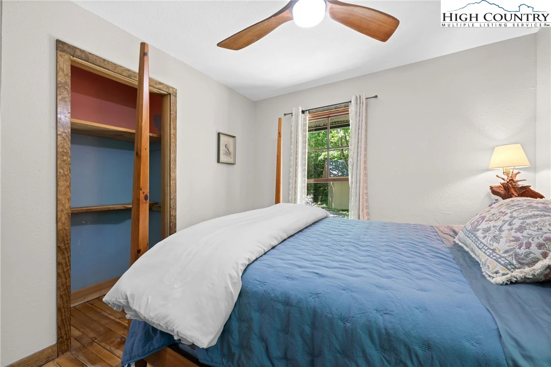 Image number 6 for the current listing