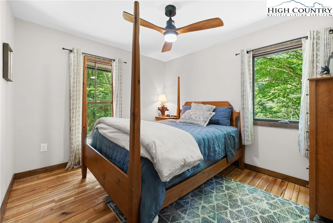 Image number 7 for the current listing