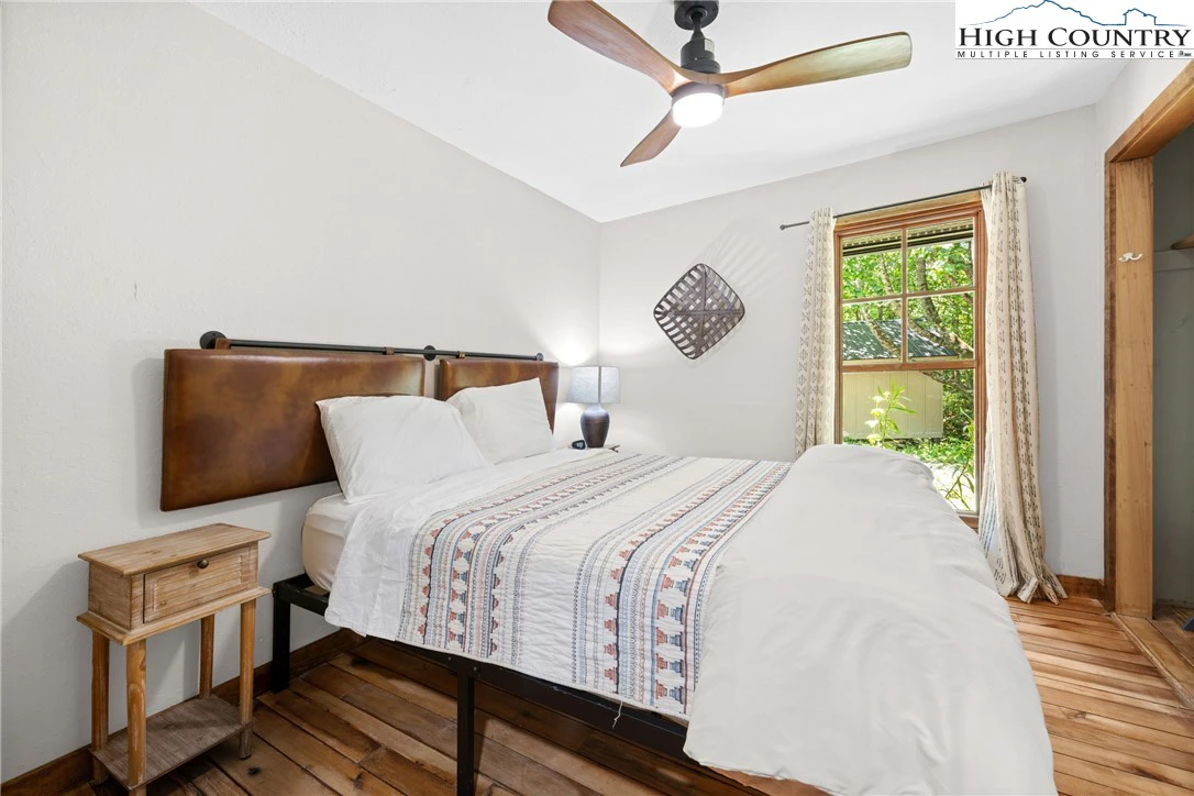 Image number 9 for the current listing