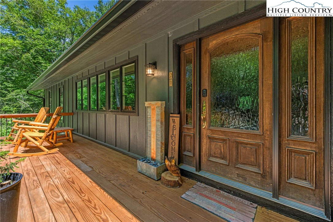 Image number 17 for the current listing