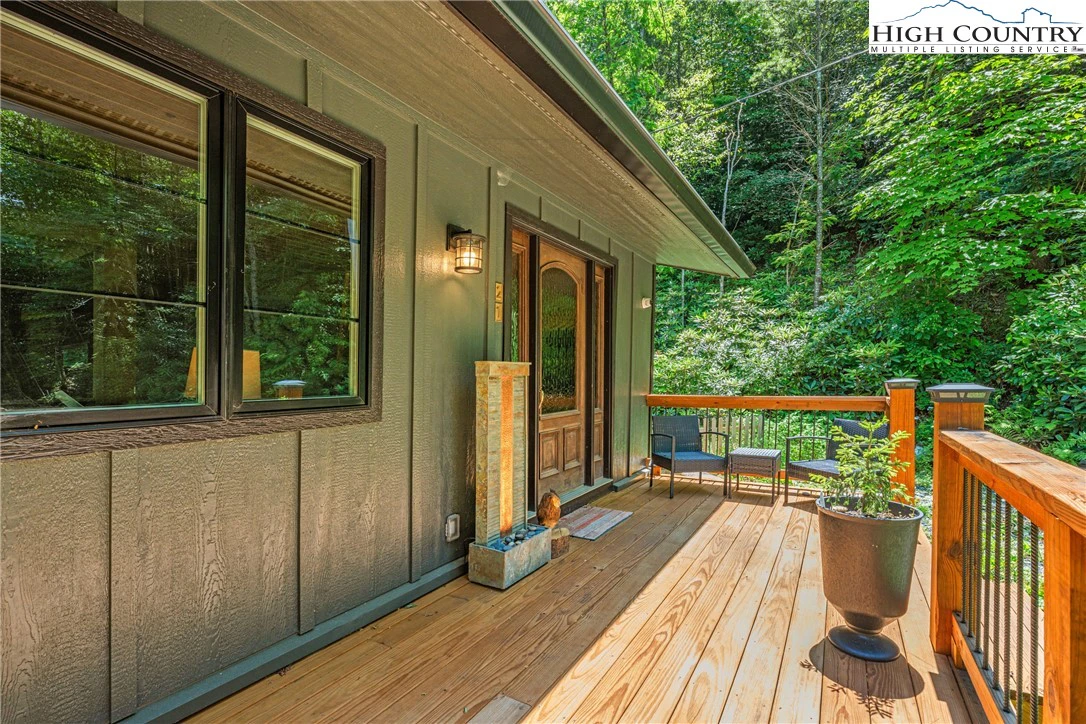 Image number 19 for the current listing