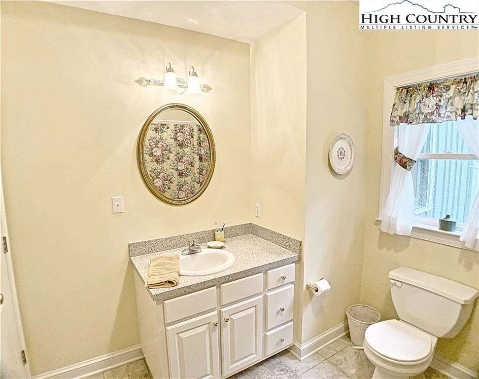 Image number 14 for the current listing