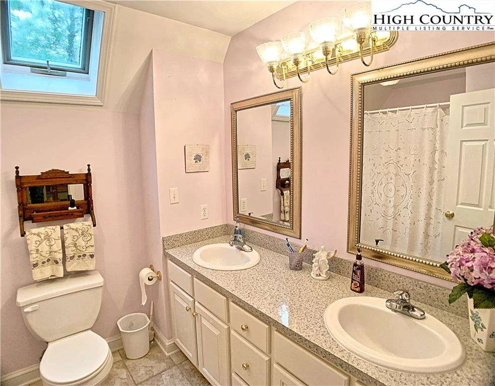 Image number 12 for the current listing