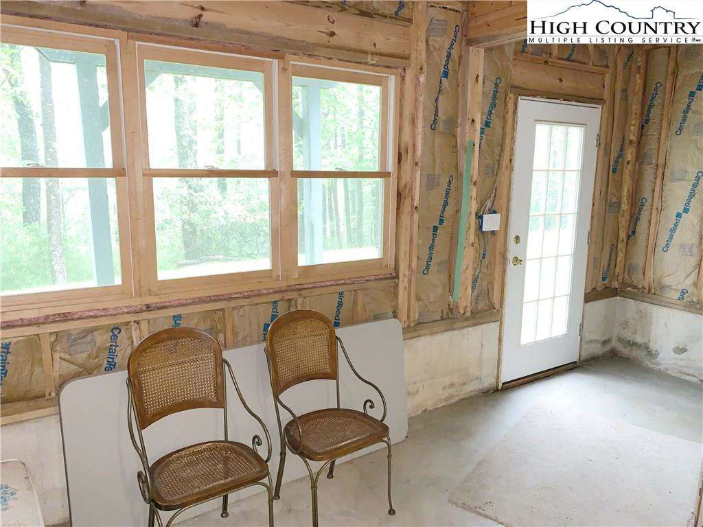 Image number 3 for the current listing
