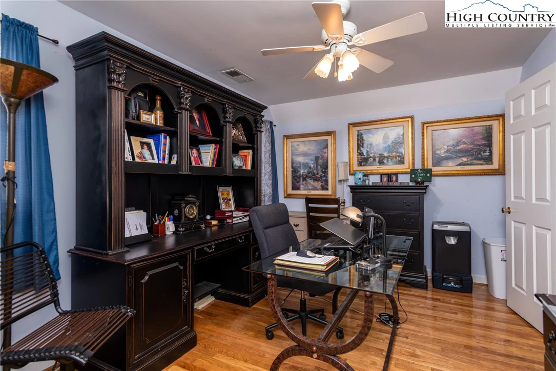 Image number 5 for the current listing