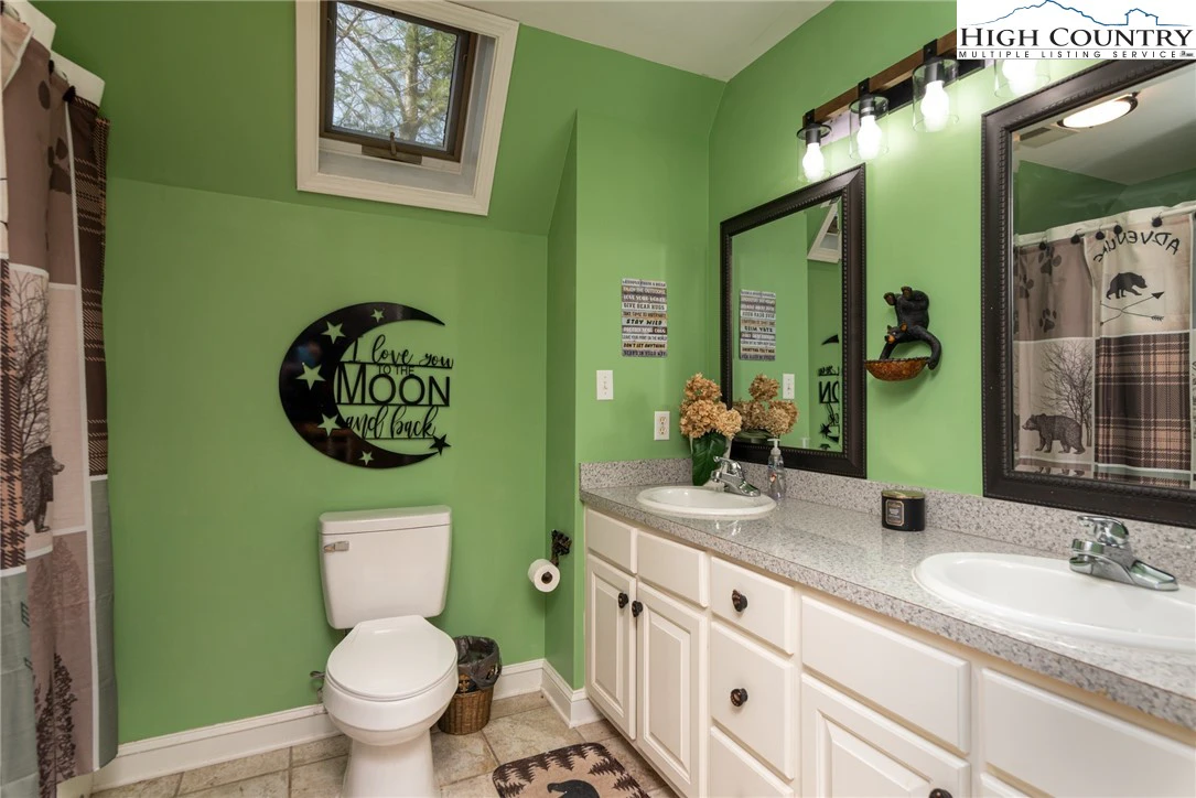 Image number 6 for the current listing