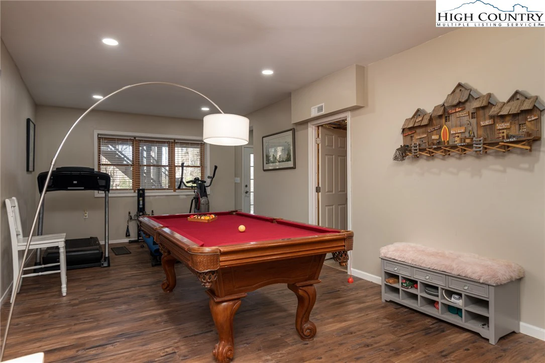 Image number 8 for the current listing