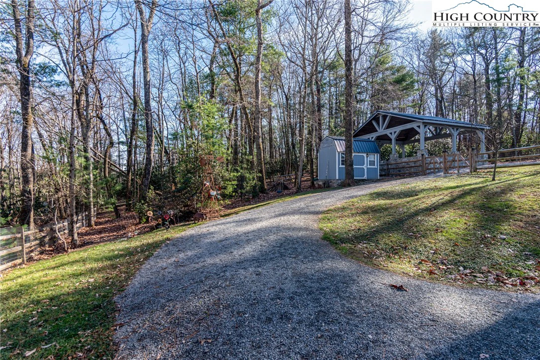 Image number 17 for the current listing