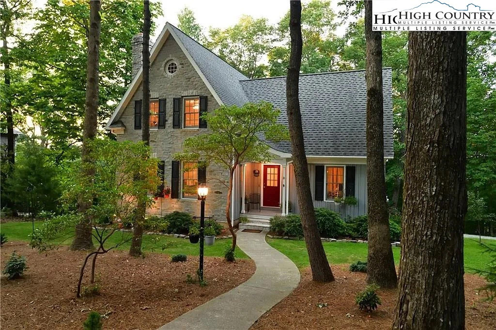 Image number 1 for the current listing