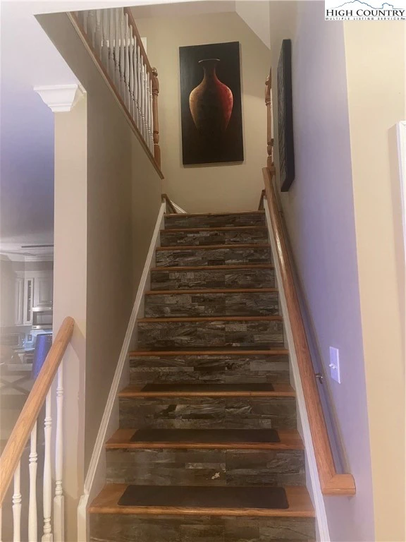 Image number 12 for the current listing