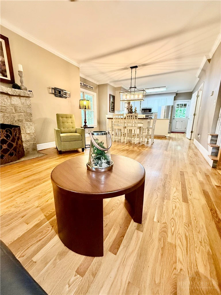 Image number 20 for the current listing