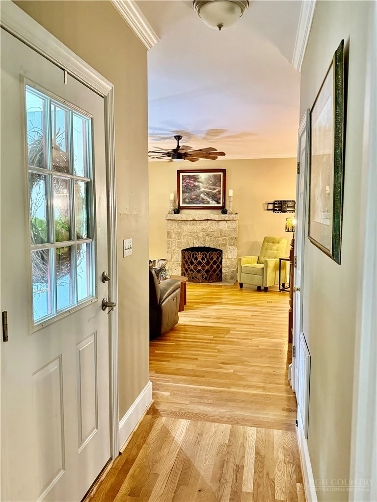 Image number 15 for the current listing