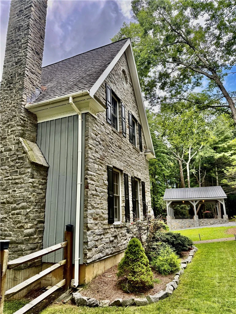 Image number 7 for the current listing