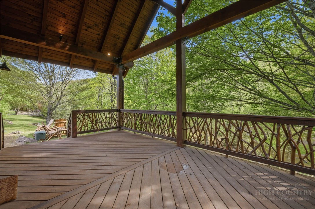 Image number 14 for the current listing