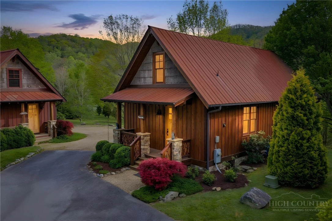 Image number 13 for the current listing