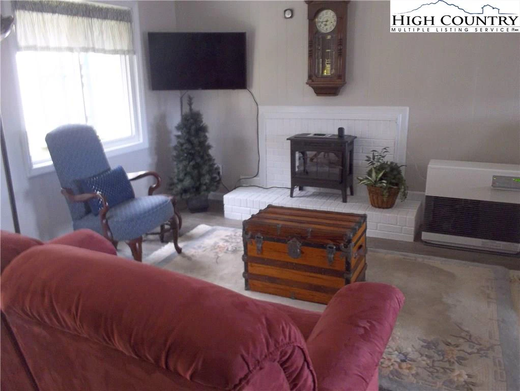 Image number 3 for the current listing