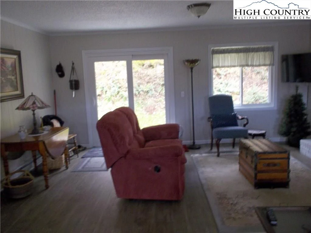 Image number 6 for the current listing