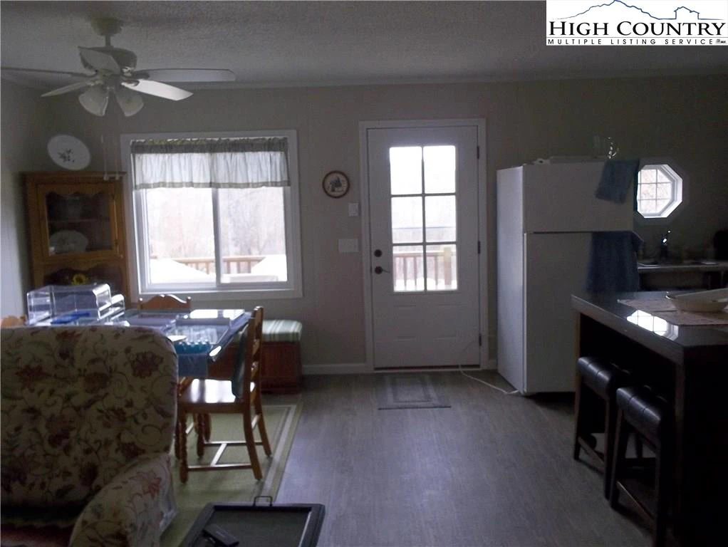 Image number 7 for the current listing