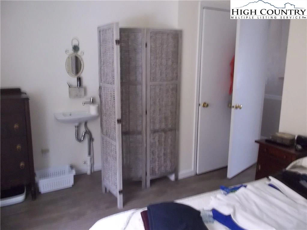 Image number 10 for the current listing