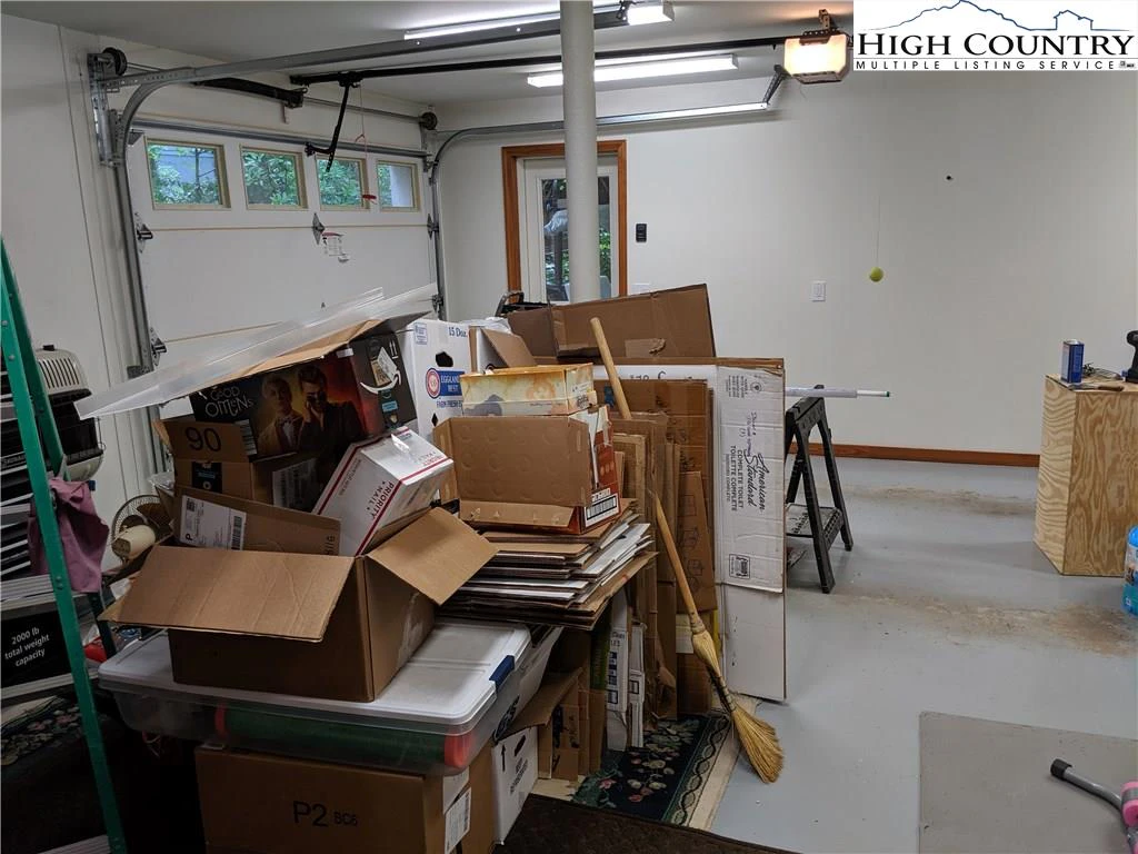 Image number 2 for the current listing