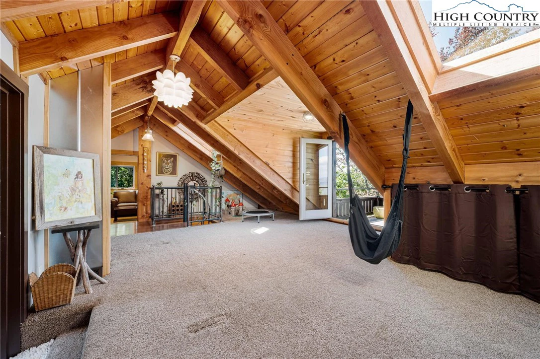 Image number 4 for the current listing