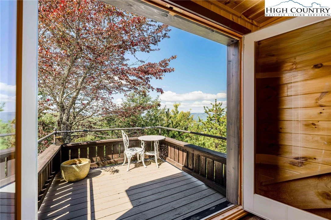 Image number 5 for the current listing