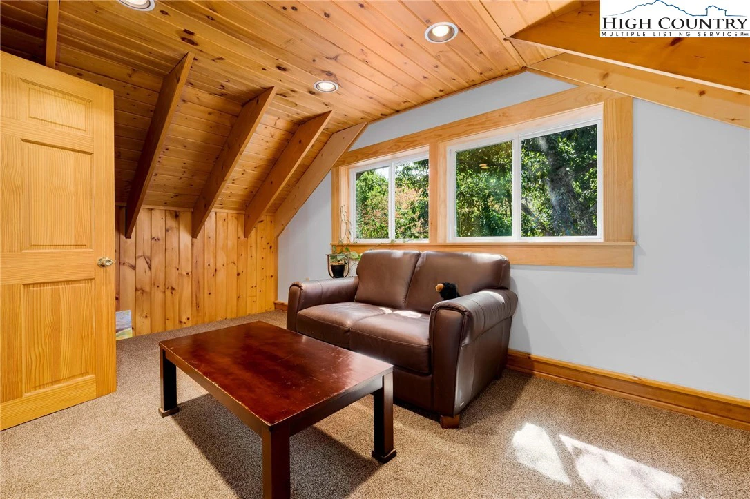 Image number 7 for the current listing