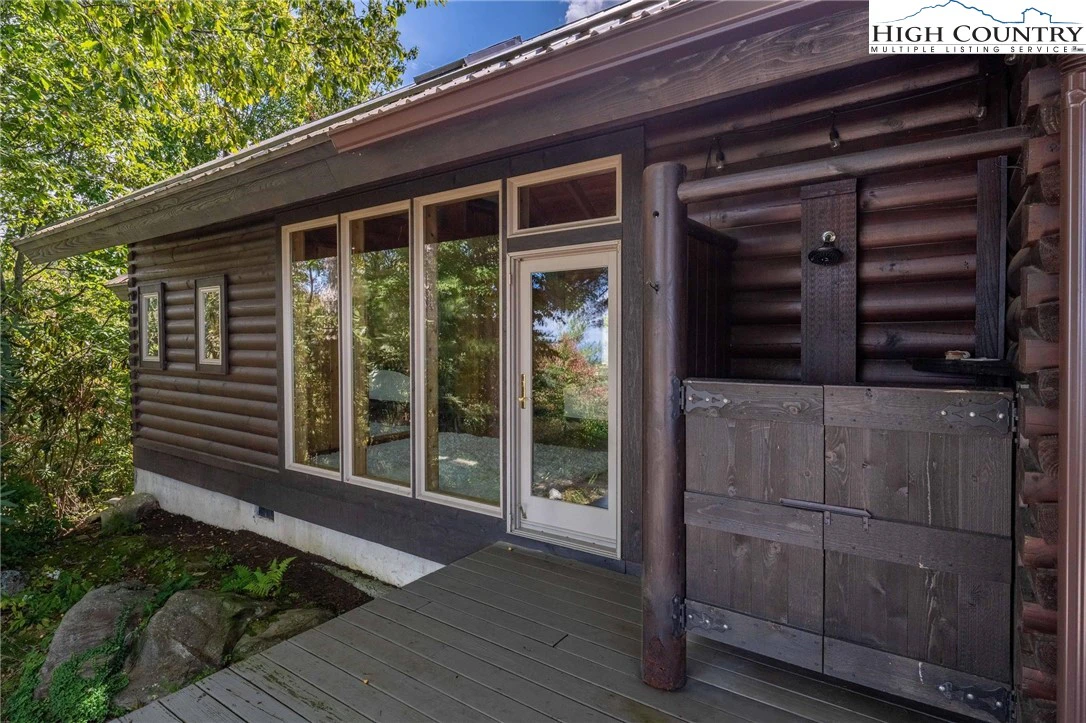 Image number 17 for the current listing