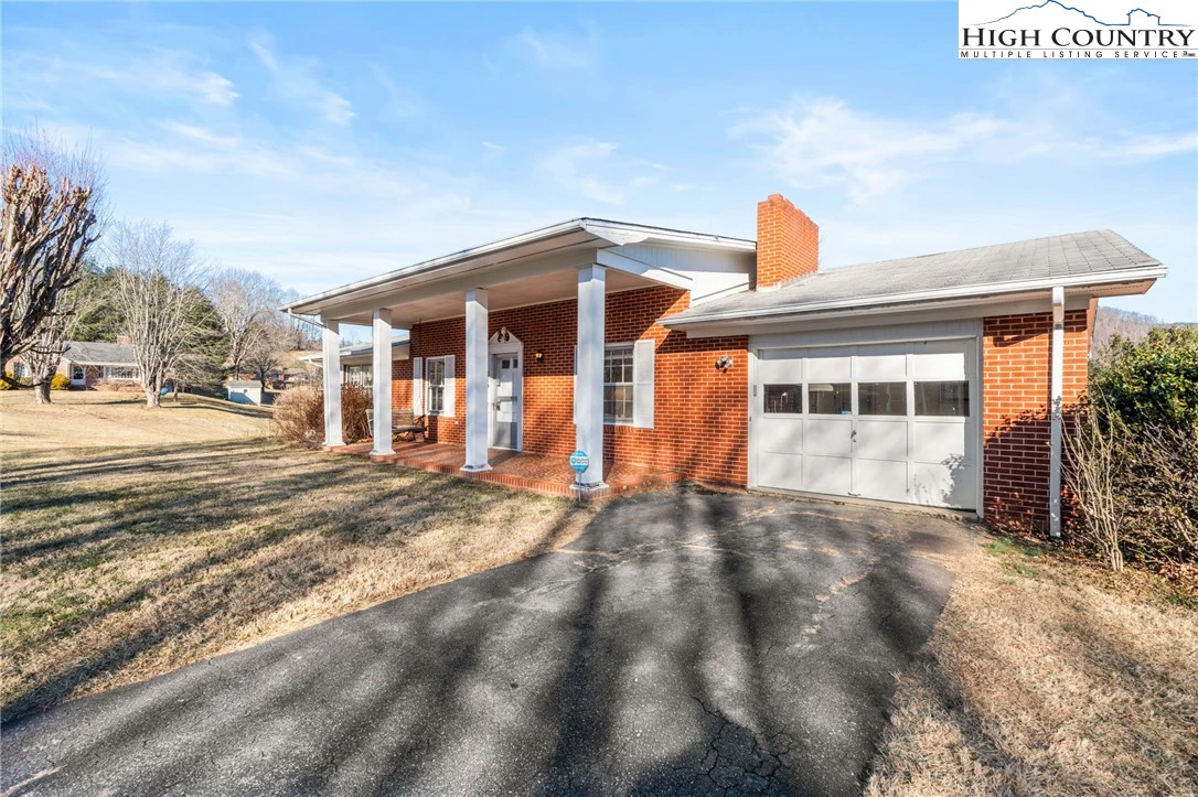 Image number 16 for the current listing