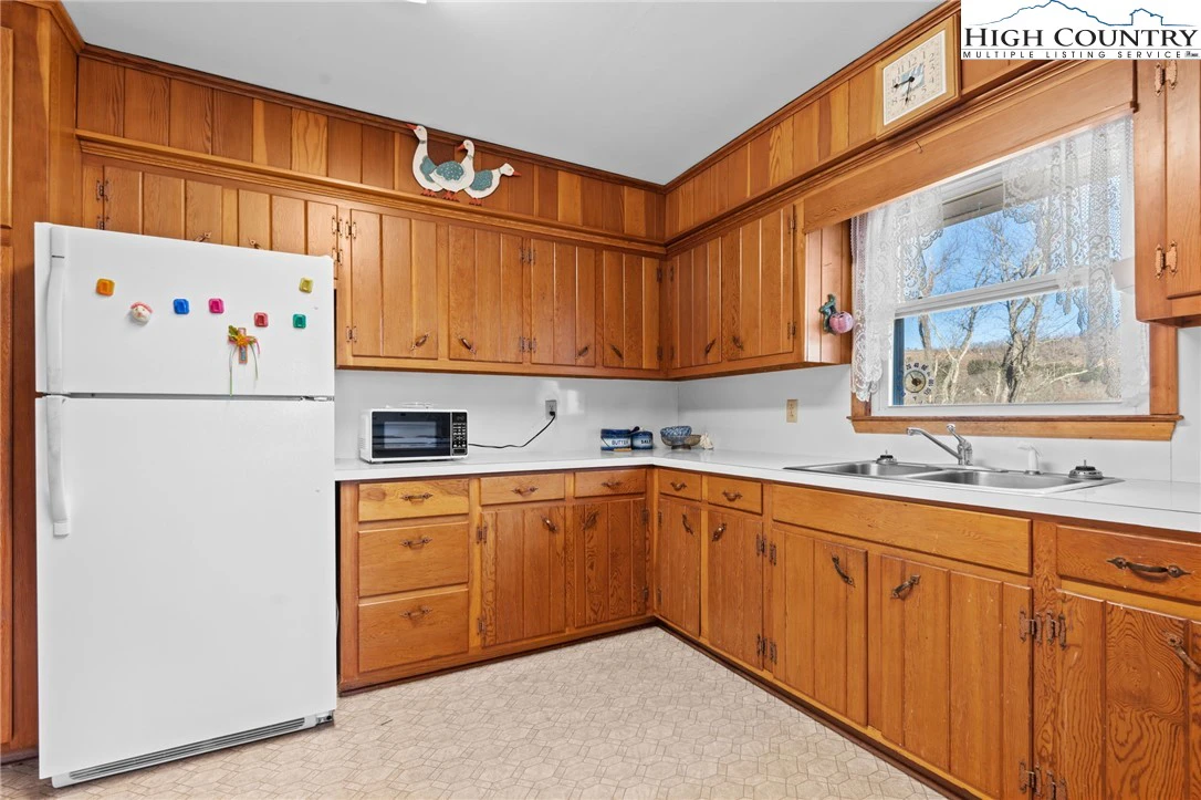 Image number 11 for the current listing