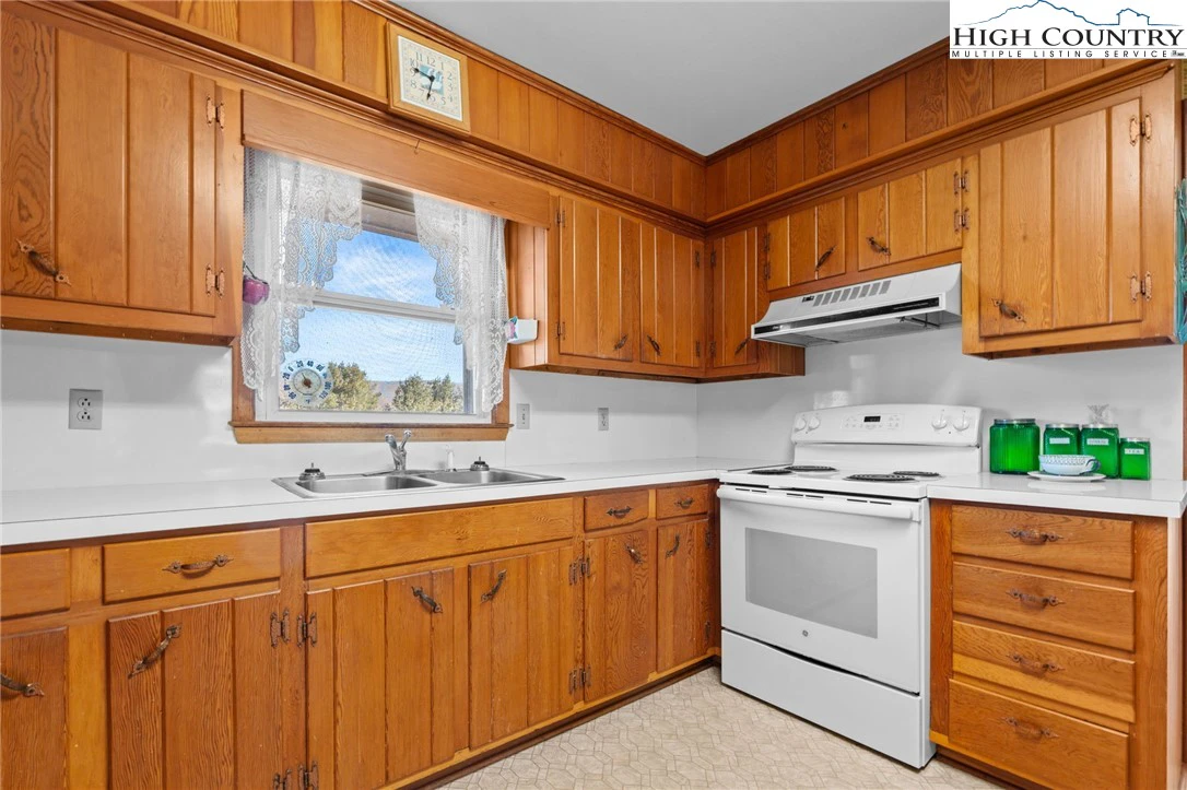Image number 4 for the current listing