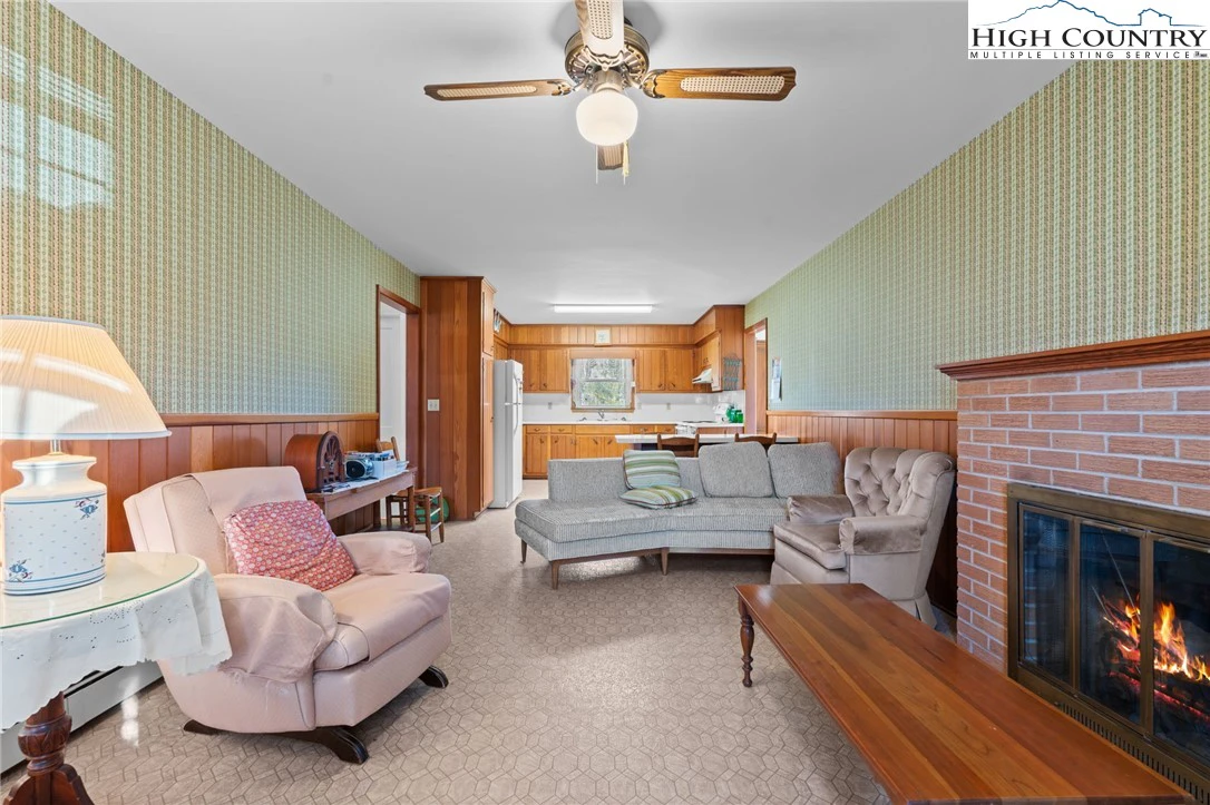 Image number 3 for the current listing