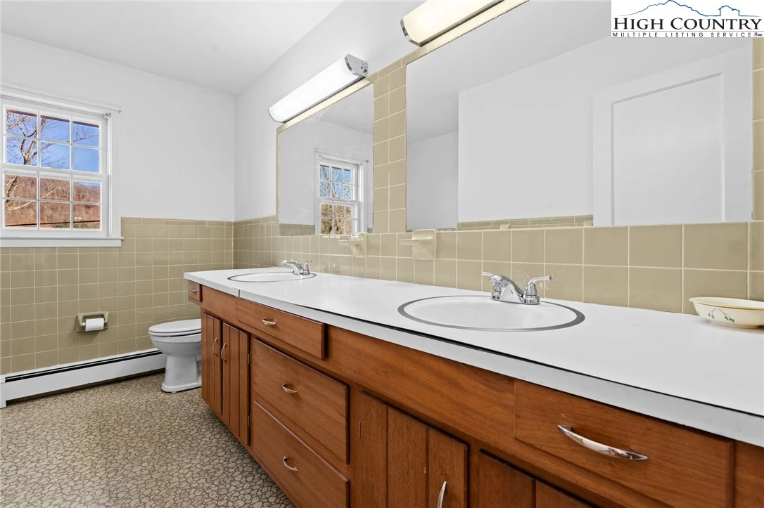 Image number 5 for the current listing