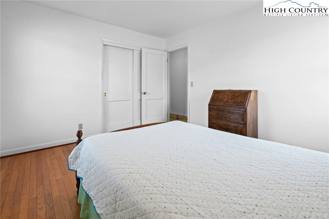 Image number 7 for the current listing