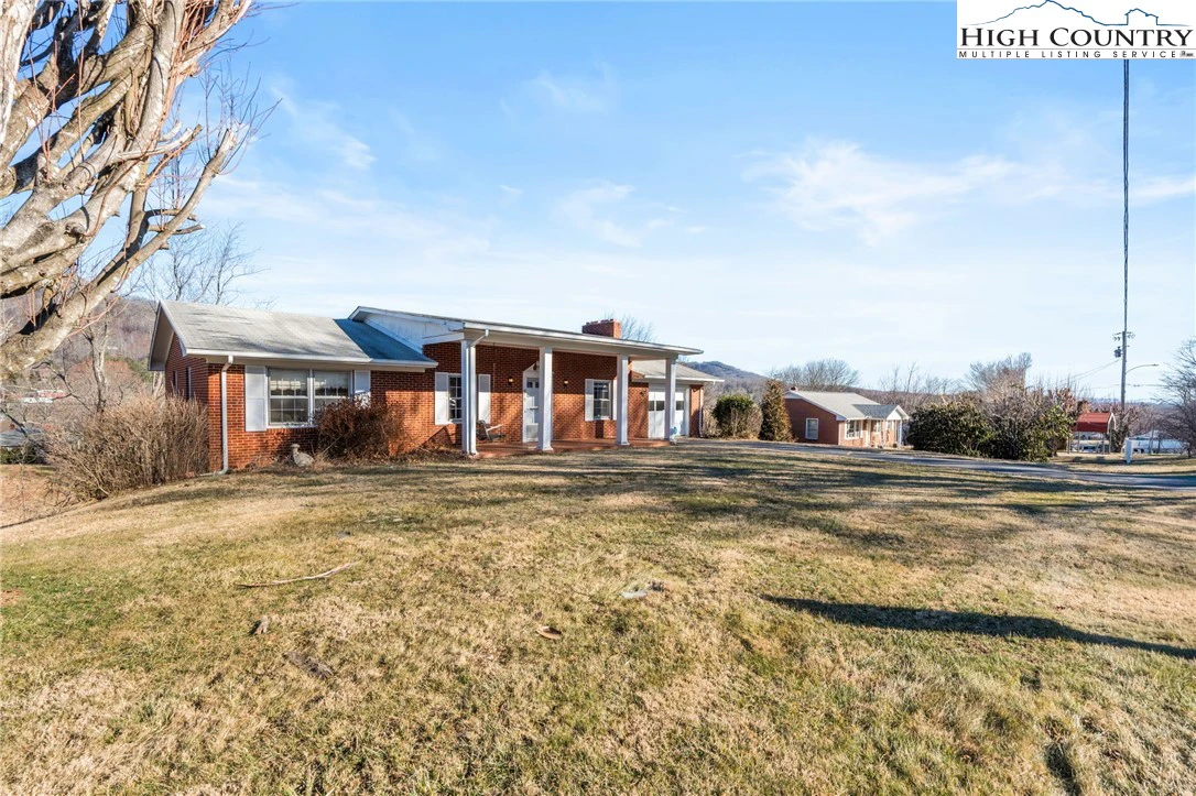 Image number 1 for the current listing