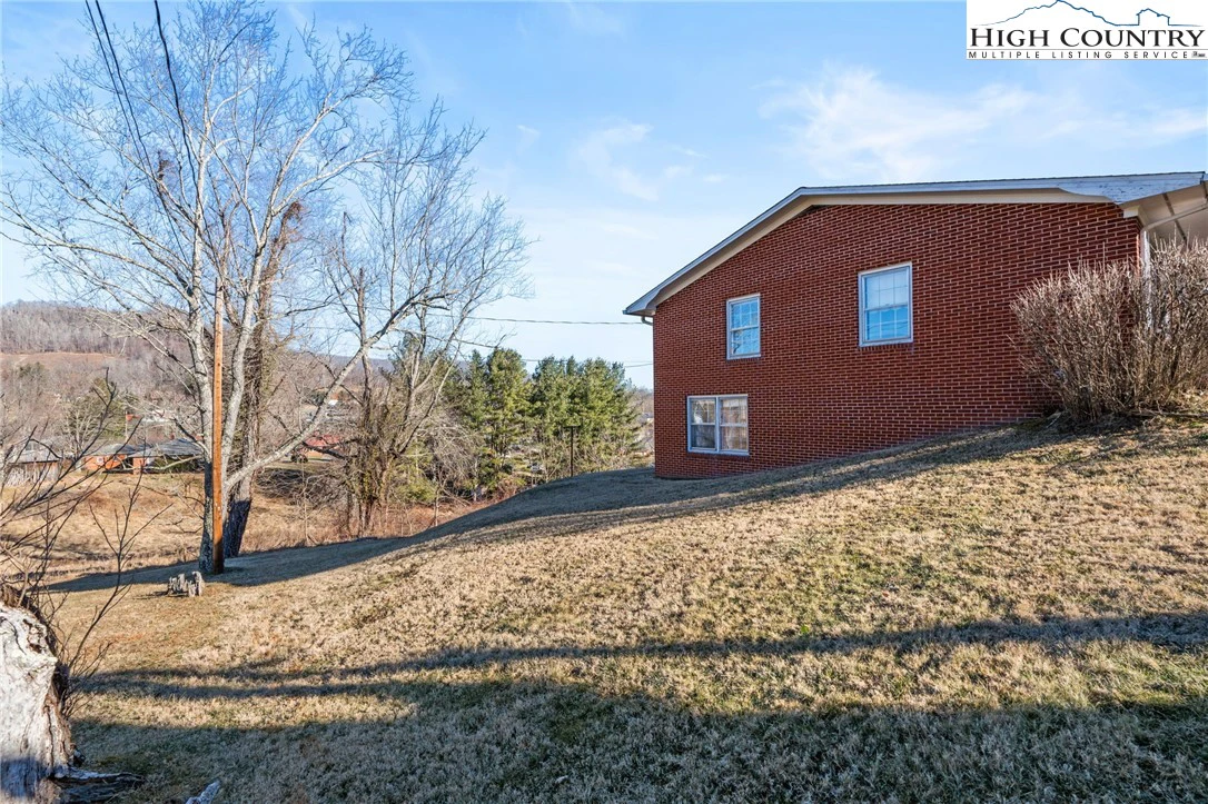 Image number 15 for the current listing