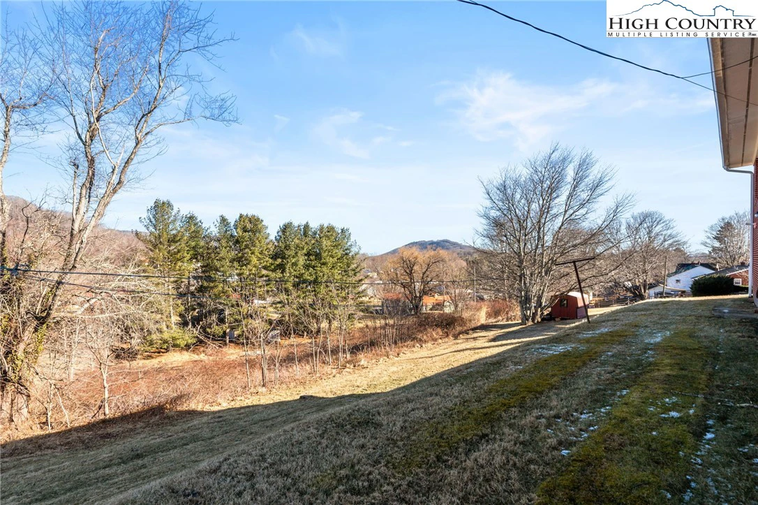 Image number 17 for the current listing