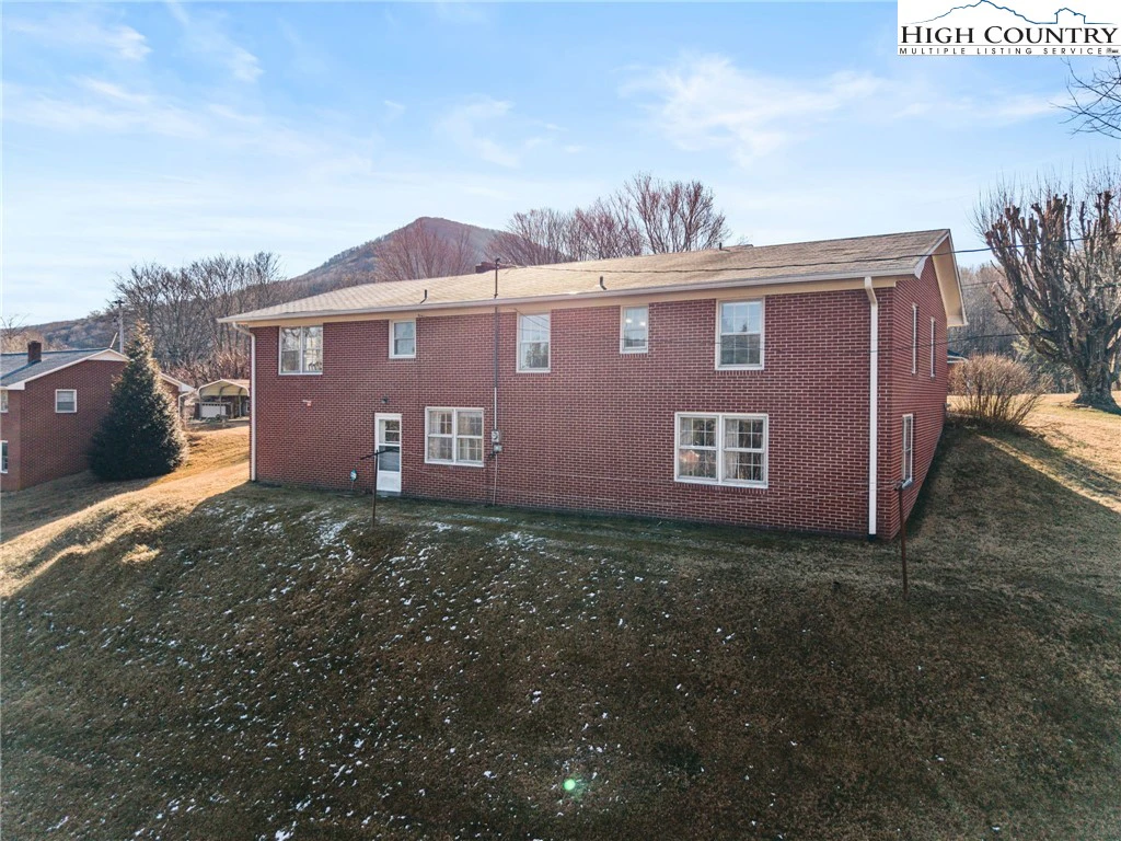 Image number 14 for the current listing