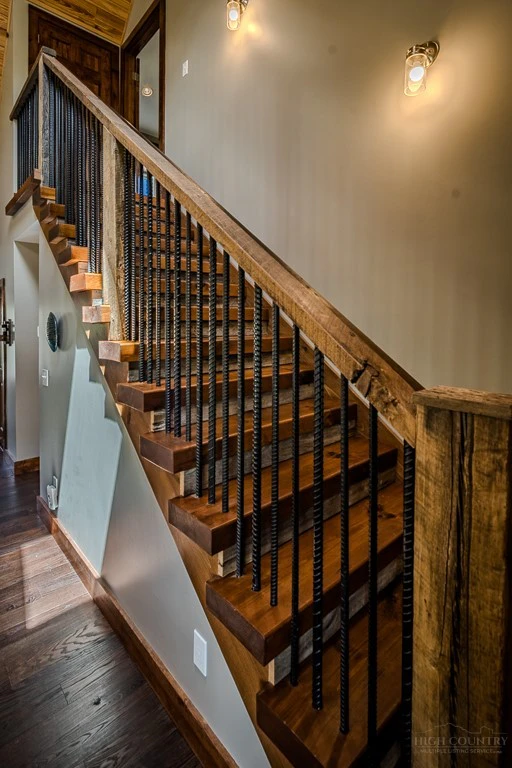 Image number 6 for the current listing