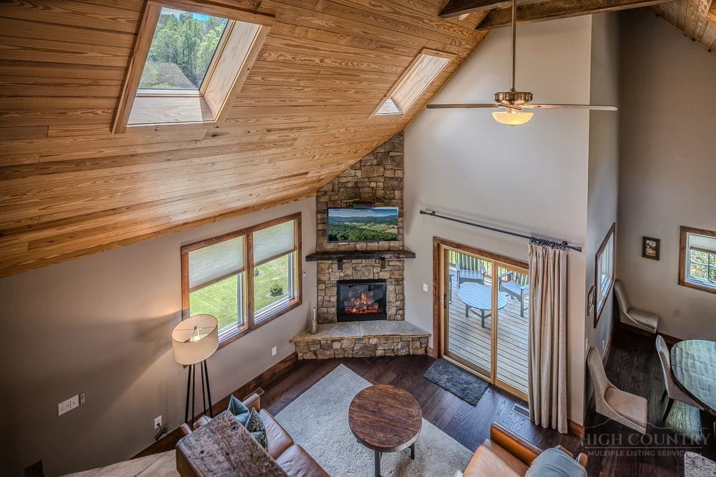 Image number 8 for the current listing