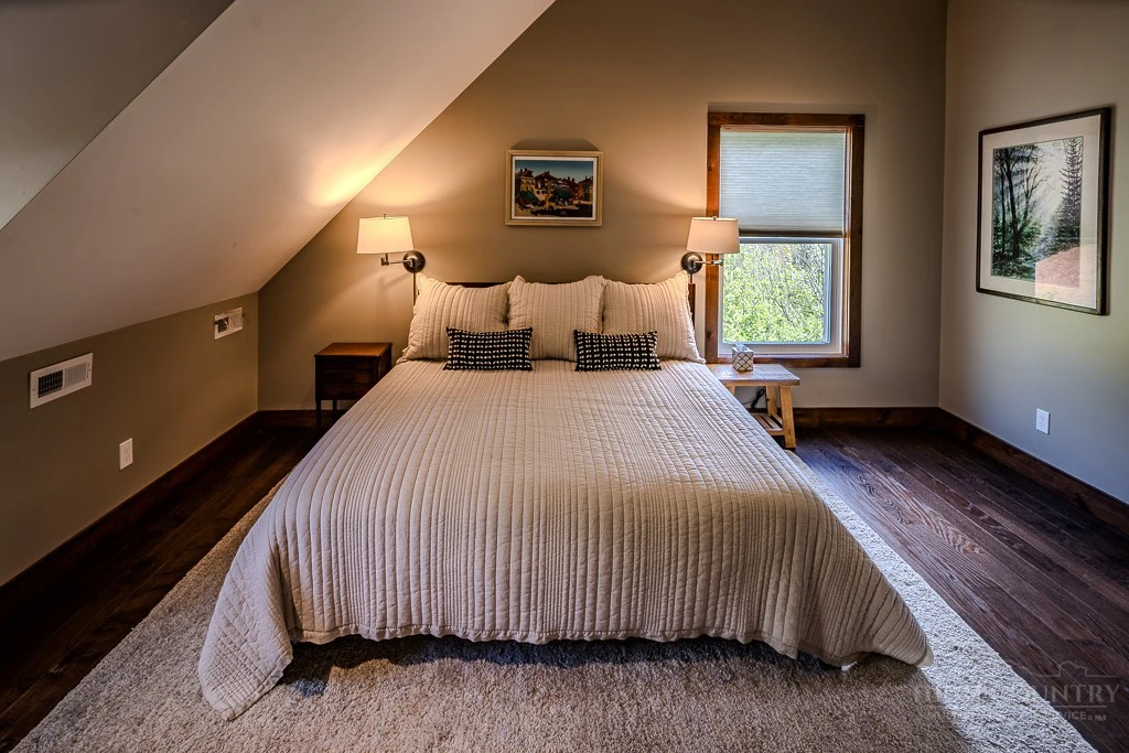 Image number 9 for the current listing