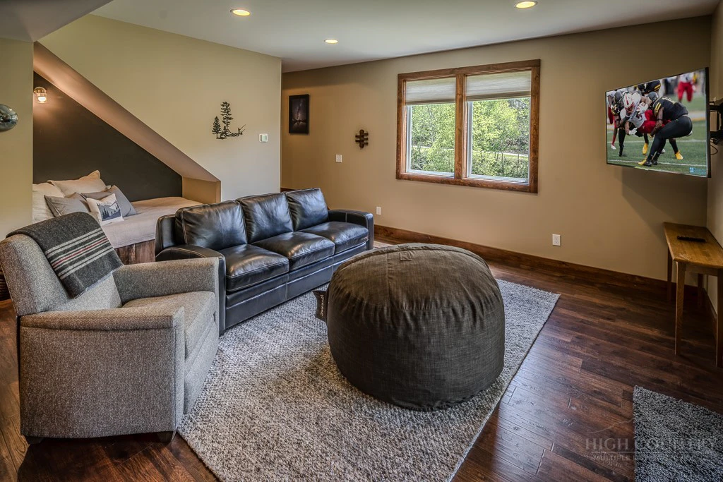 Image number 2 for the current listing
