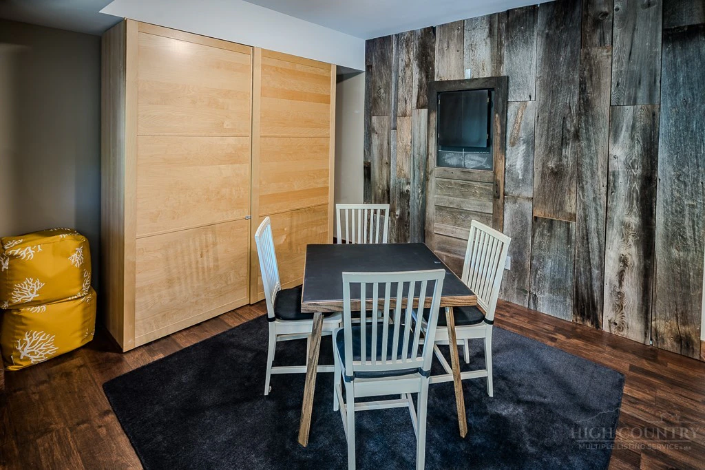 Image number 13 for the current listing