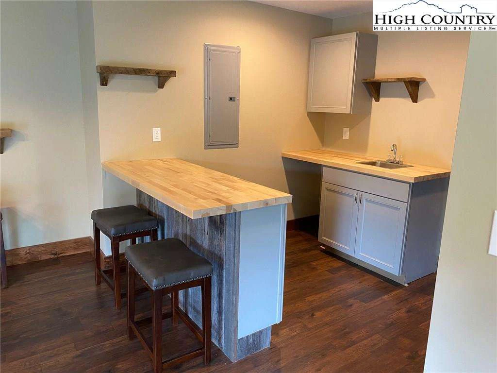 Image number 5 for the current listing