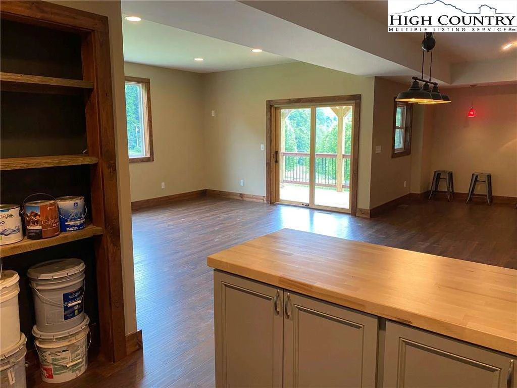Image number 6 for the current listing