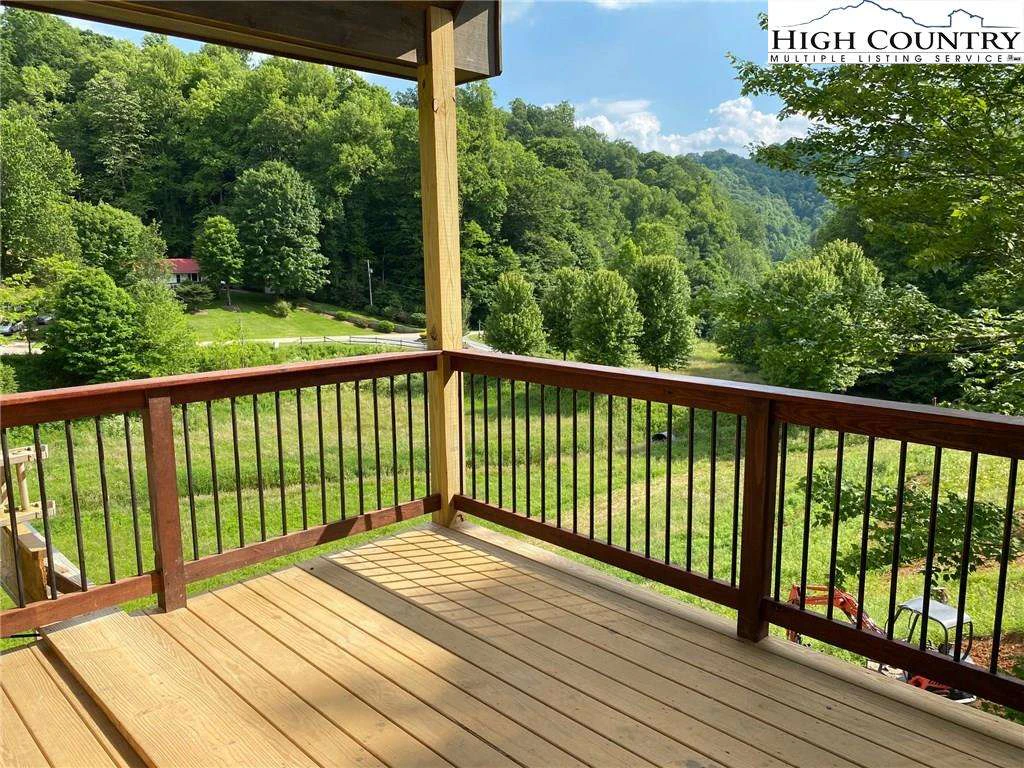 Image number 11 for the current listing