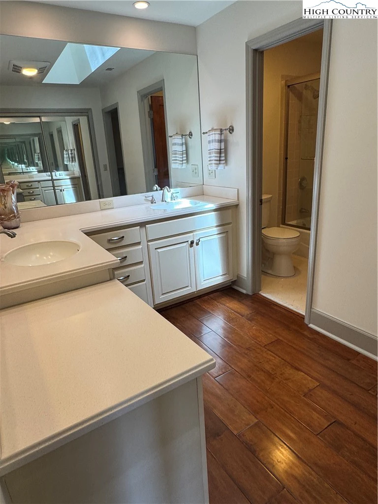 Image number 11 for the current listing