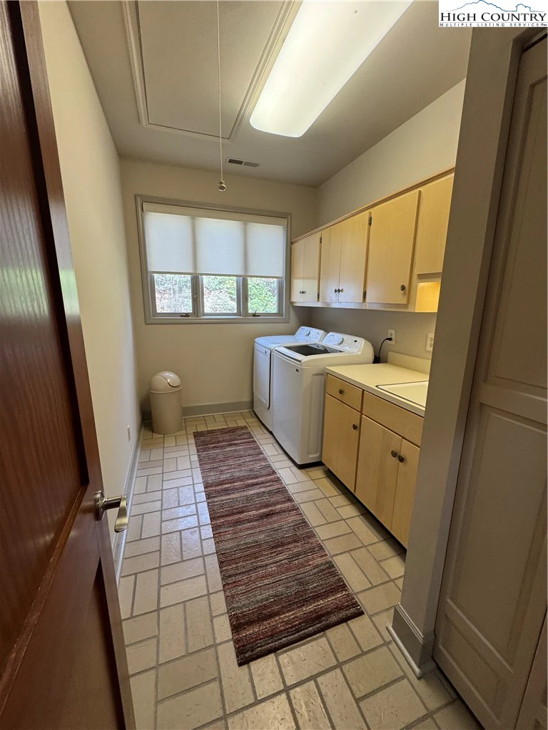 Image number 19 for the current listing