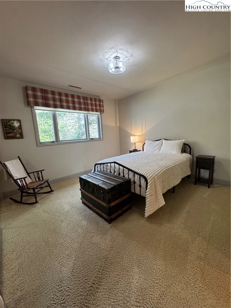 Image number 18 for the current listing