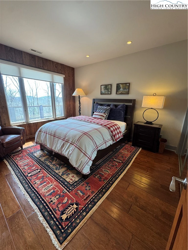 Image number 2 for the current listing